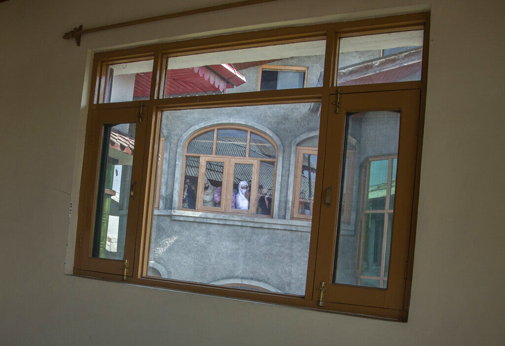 APTOPIX India Kashmir Policeman Killed